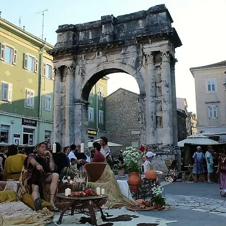 Zora * Pula